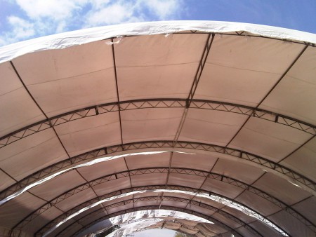 Montaje de carpas hangar para obra